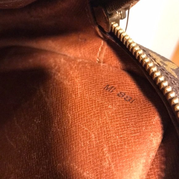 Louis Vuitton Jeune Fille Crossbody - Picture 11 of 17